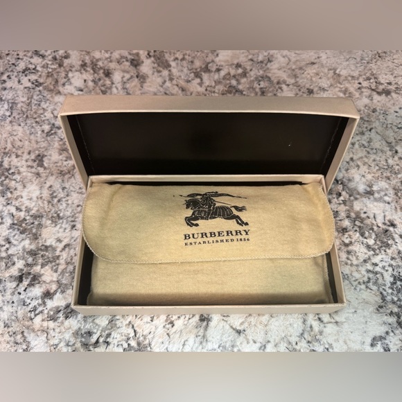 NWOT✨BURBERRY w/ DUSTY & BOX, STUDDED Patent Leather Long Zip Wallet IMMACULATE - Picture 2 of 12